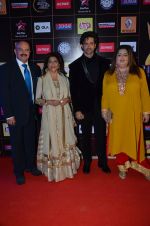 Hrithik Roshan, Sunaina Roshan, Rakesh Roshan, Pinky Roshan at Producers Guild Awards 2015 in Mumbai on 11th Jan 2015